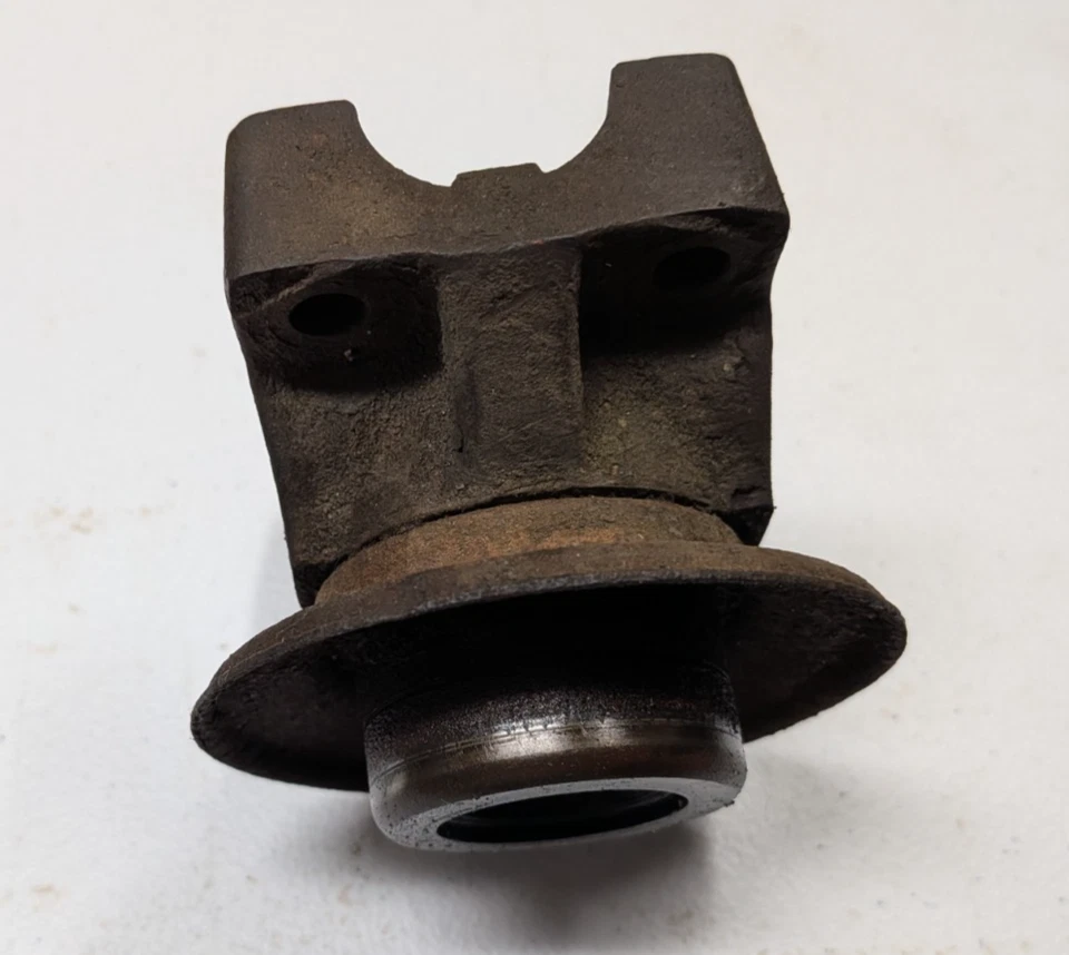 1965 1966 1967 1968 1969 1970 Mustang Rear Axle Universal Joint Flange Assembly 6 Cyl 7 1/4 inch Automatic Transmission