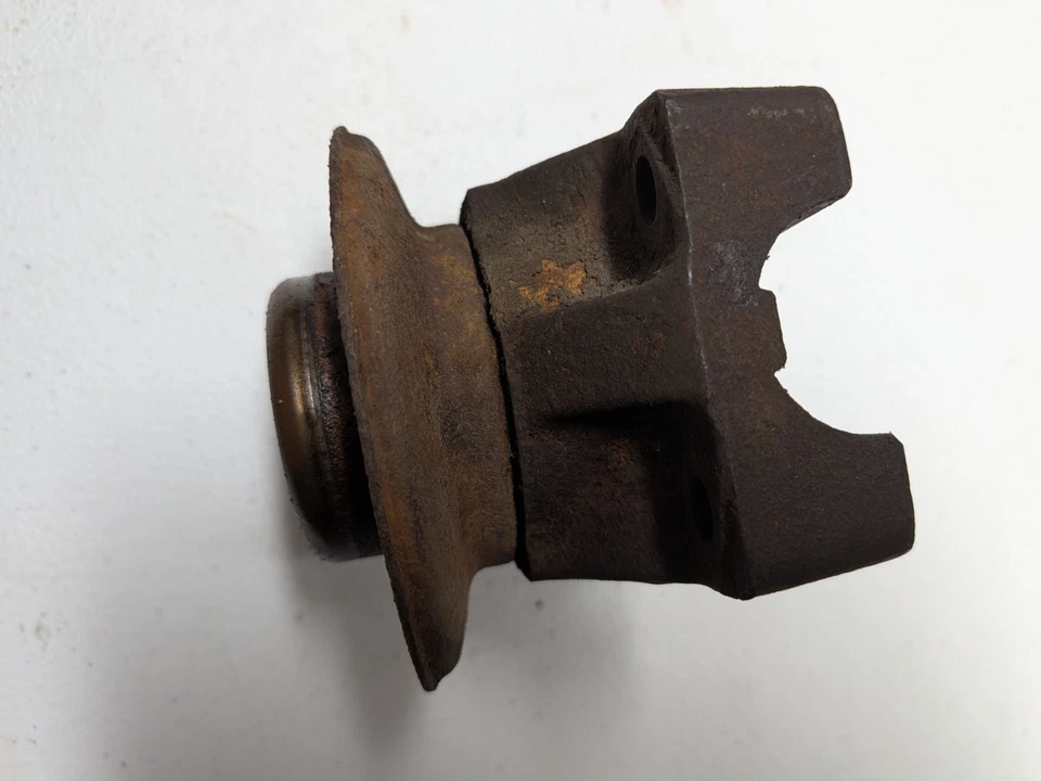 1965 1966 1967 1968 1969 1970 Mustang Rear Axle Universal Joint Flange Assembly 6 Cyl 7 1/4 inch Automatic Transmission