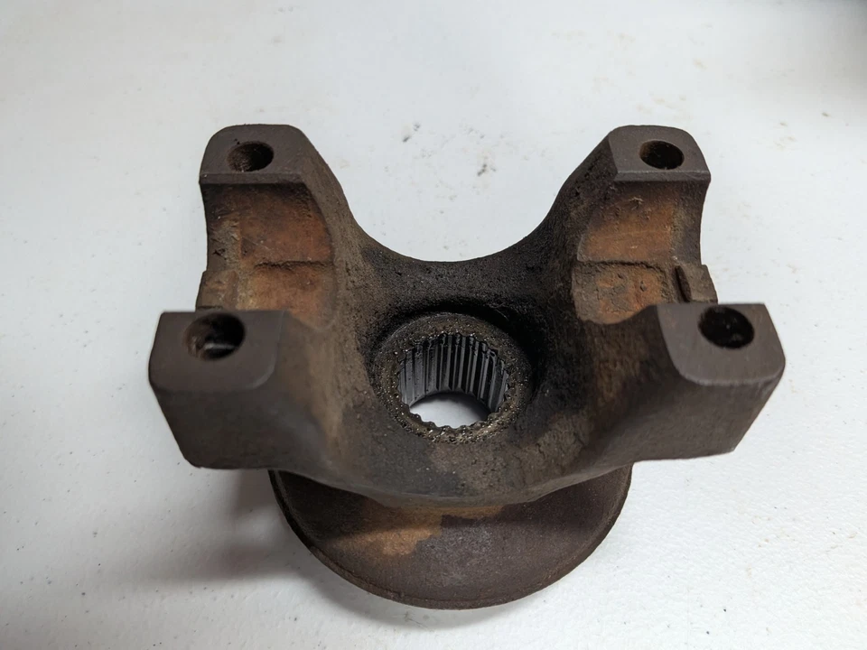 1965 1966 1967 1968 1969 1970 Mustang Rear Axle Universal Joint Flange Assembly 6 Cyl 7 1/4 inch Automatic Transmission